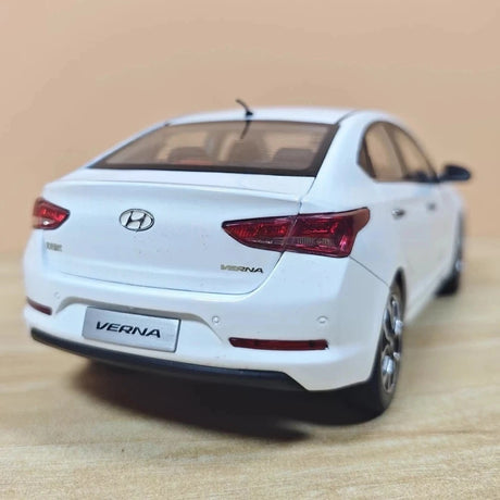 [OEM] 1:18 Hyundai 2016 Verna White Model Car Die-Cast