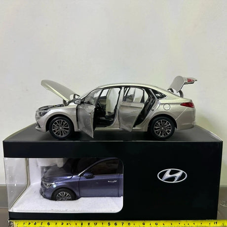 [OEM] 1:18 Hyundai 2017 Celesta Silver Model Car Die-Cast