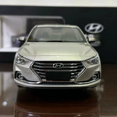 [OEM] 1:18 Hyundai 2017 Celesta Silver Model Car Die-Cast