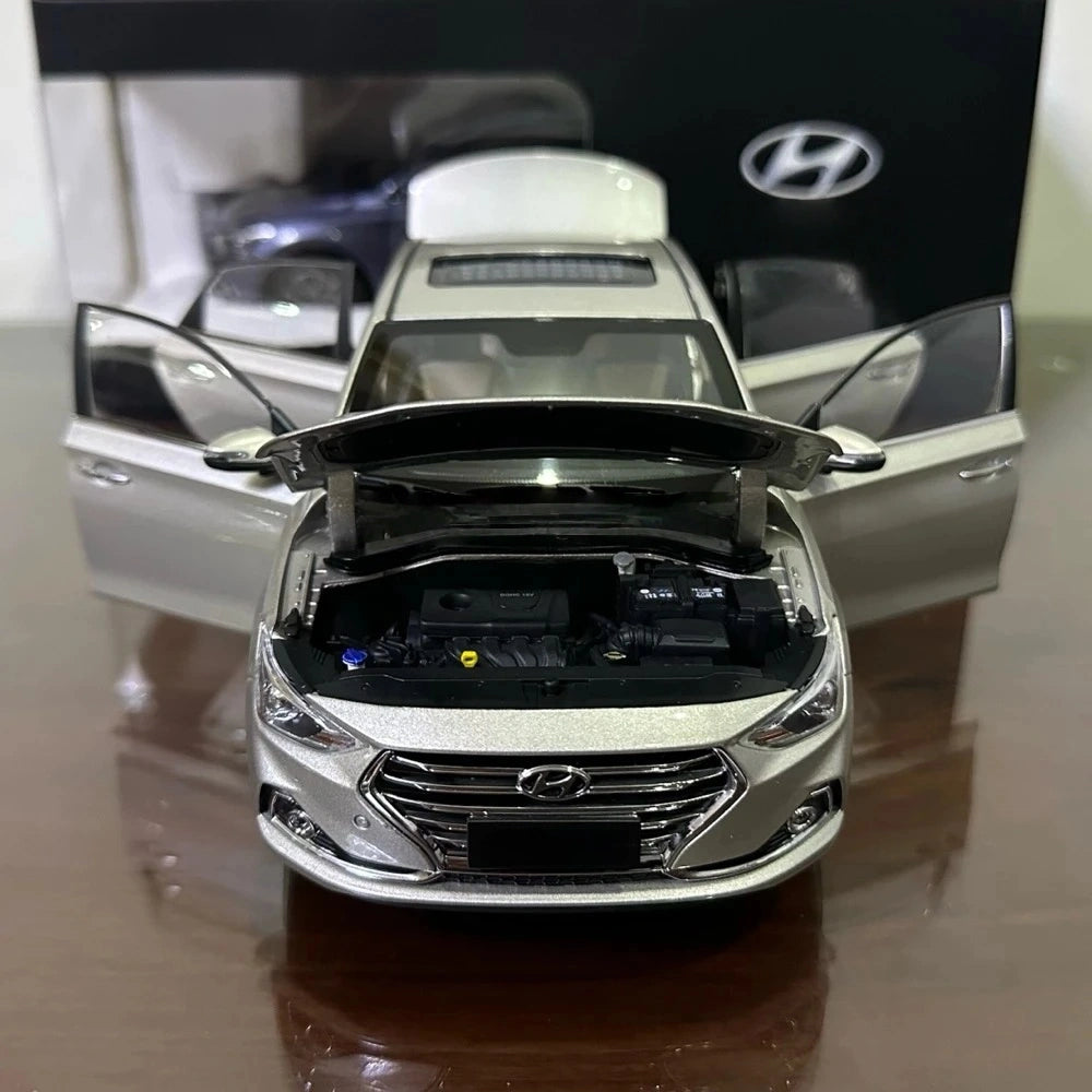 [OEM] 1:18 Hyundai 2017 Celesta Silver Model Car Die-Cast
