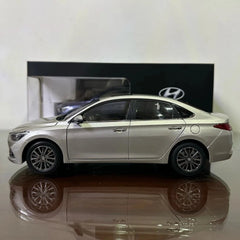 [OEM] 1:18 Hyundai 2017 Celesta Silver Model Car Die-Cast
