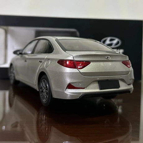 [OEM] 1:18 Hyundai 2017 Celesta Silver Model Car Die-Cast