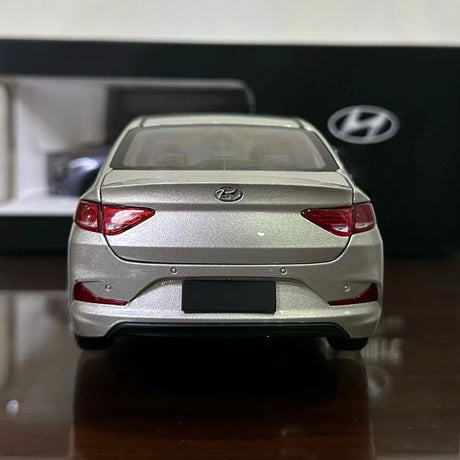 [OEM] 1:18 Hyundai 2017 Celesta Silver Model Car Die-Cast