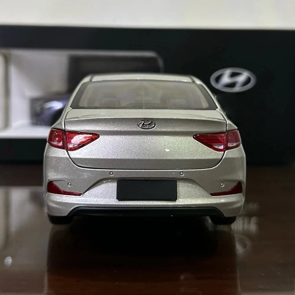 [OEM] 1:18 Hyundai 2017 Celesta Silver Model Car Die-Cast