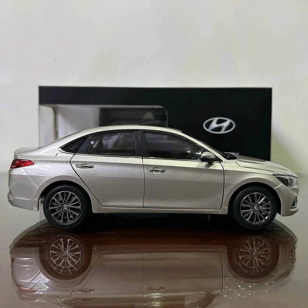 [OEM] 1:18 Hyundai 2017 Celesta Silver Model Car Die-Cast