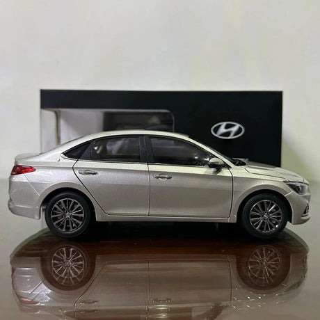 [OEM] 1:18 Hyundai 2017 Celesta Silver Model Car Die-Cast