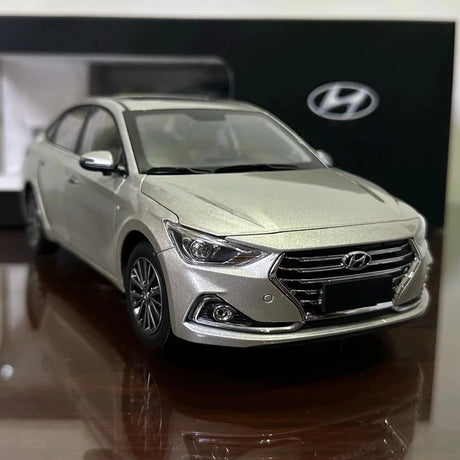 [OEM] 1:18 Hyundai 2017 Celesta Silver Model Car Die-Cast
