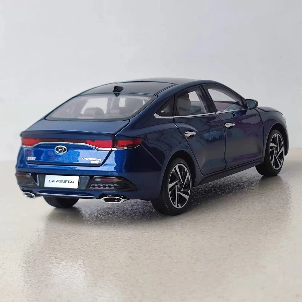 [OEM] 1:18 Hyundai 2018 Lafesta Blue Model Car Die-Cast
