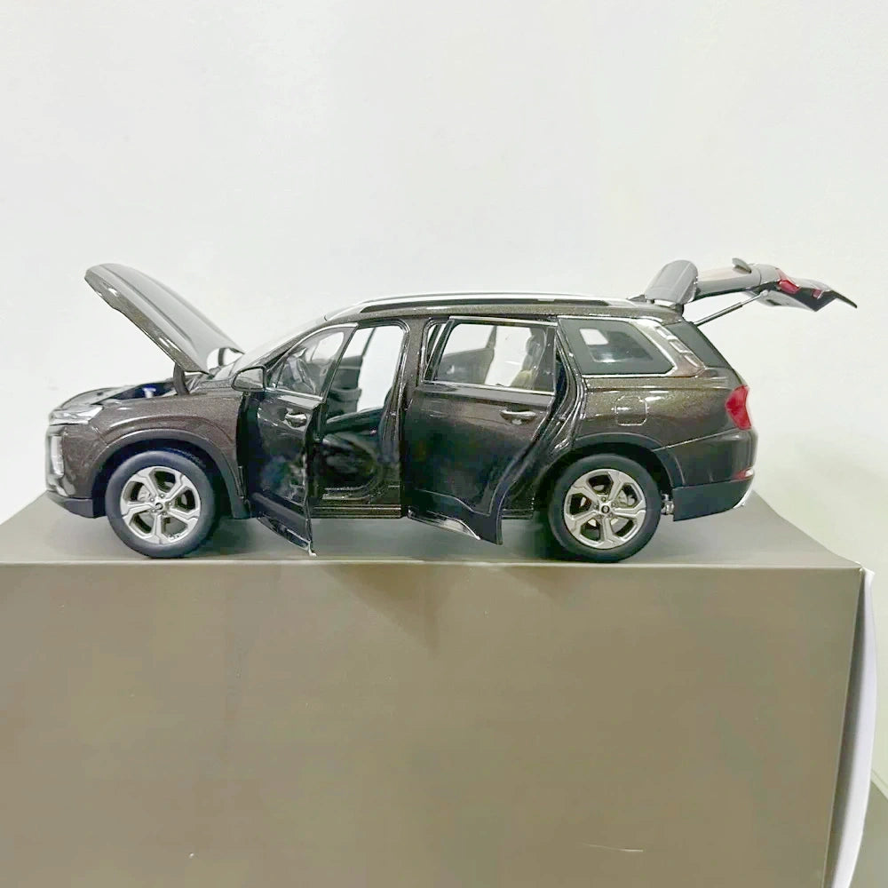 [OEM] 1:18 Hyundai 2019 Santa Fe Brown Model Car Die-Cast