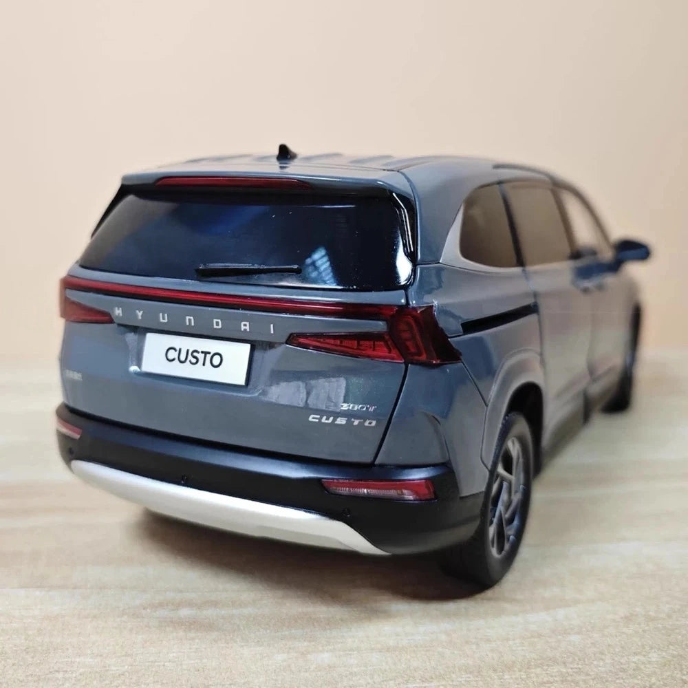 [OEM] 1:18 Hyundai 2021 Custo Gray Model Car Die-Cast