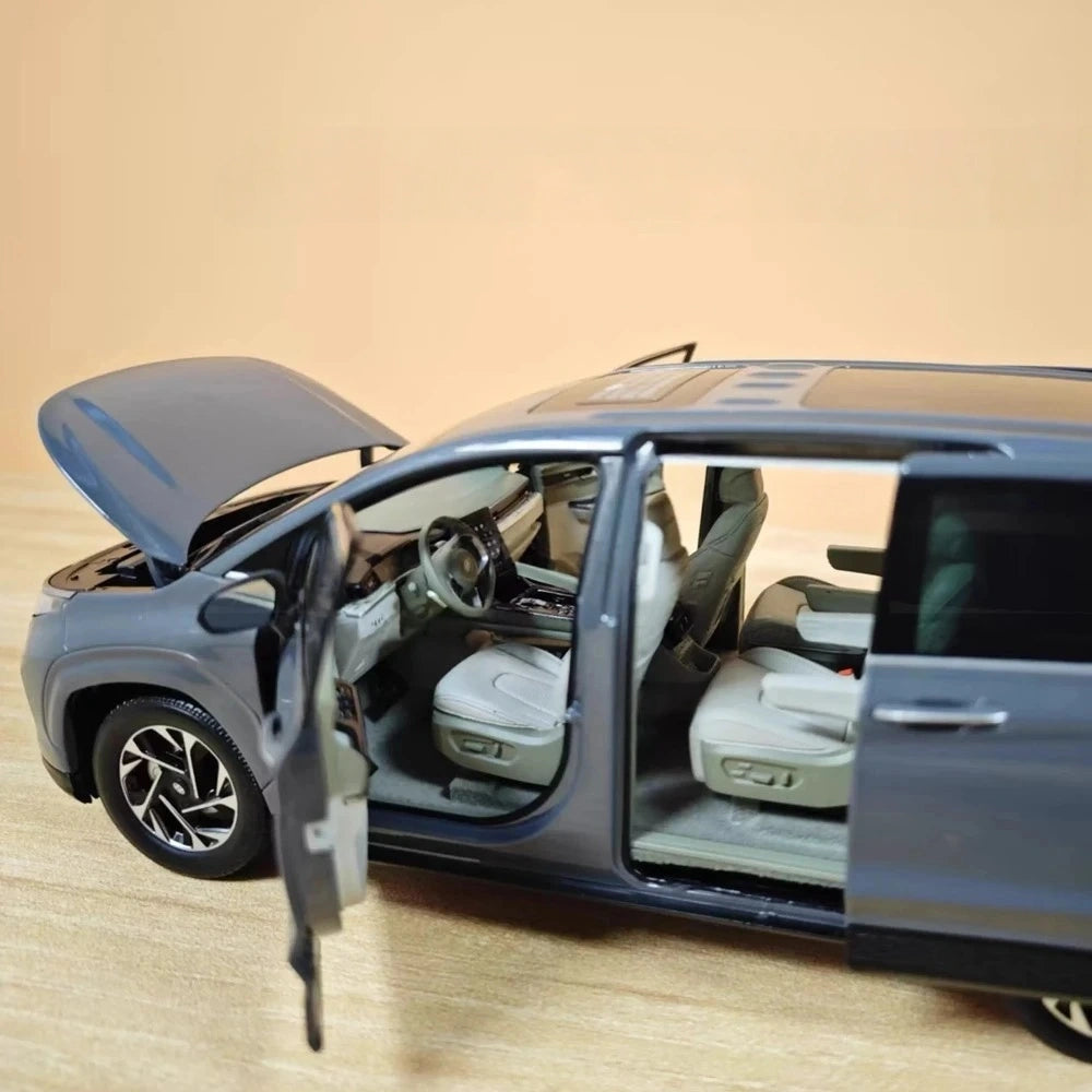 [OEM] 1:18 Hyundai 2021 Custo Gray Model Car Die-Cast