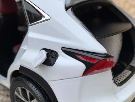 [OEM] 1:18 Lexus 2014 NX 200t White Model Car Die-Cast