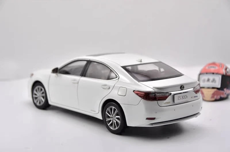 [OEM] 1:18 Lexus 2017 ES 300h White Model Car Die-Cast