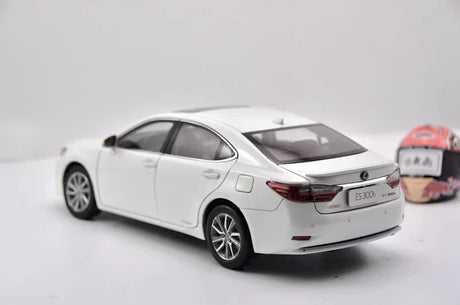 [OEM] 1:18 Lexus 2017 ES 300h White Model Car Die-Cast