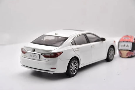 [OEM] 1:18 Lexus 2017 ES 300h White Model Car Die-Cast