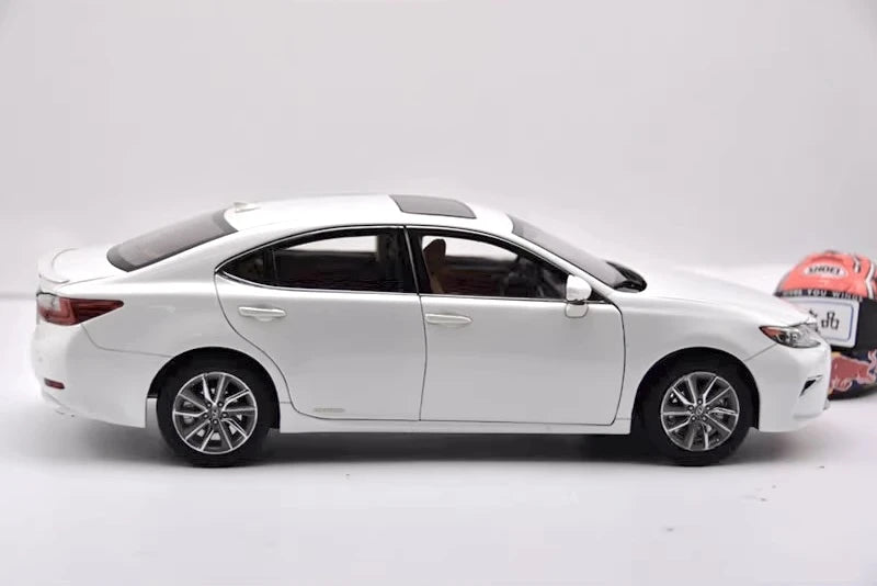 [OEM] 1:18 Lexus 2017 ES 300h White Model Car Die-Cast