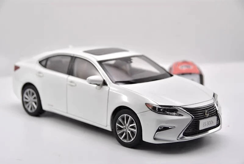 [OEM] 1:18 Lexus 2017 ES 300h White Model Car Die-Cast