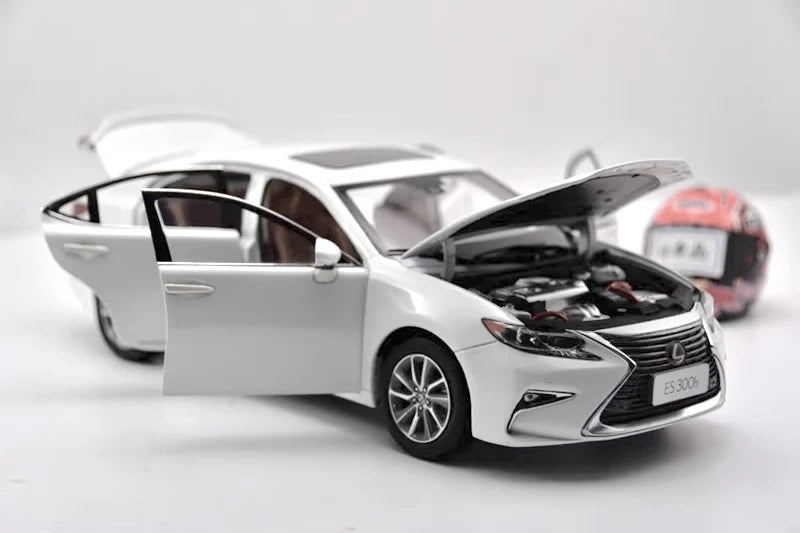 [OEM] 1:18 Lexus 2017 ES 300h White Model Car Die-Cast