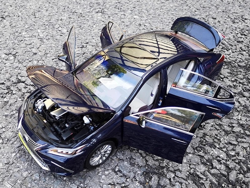 [OEM] 1:18 Lexus 2019 ES 300h Blue Model Car Die-Cast