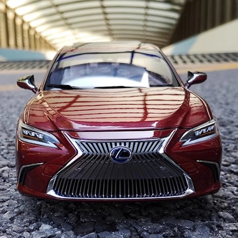 [OEM] 1:18 Lexus 2019 ES 300h Red Model Car Die-Cast