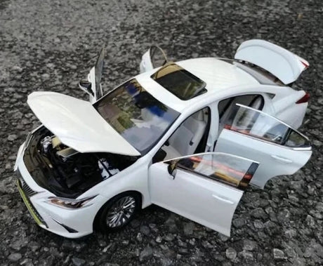 [OEM] 1:18 Lexus 2019 ES 300h White Model Car Die-Cast