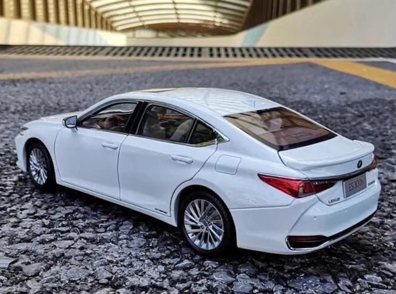 [OEM] 1:18 Lexus 2019 ES 300h White Model Car Die-Cast