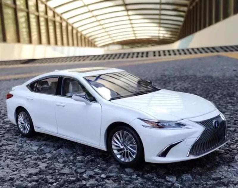 [OEM] 1:18 Lexus 2019 ES 300h White Model Car Die-Cast