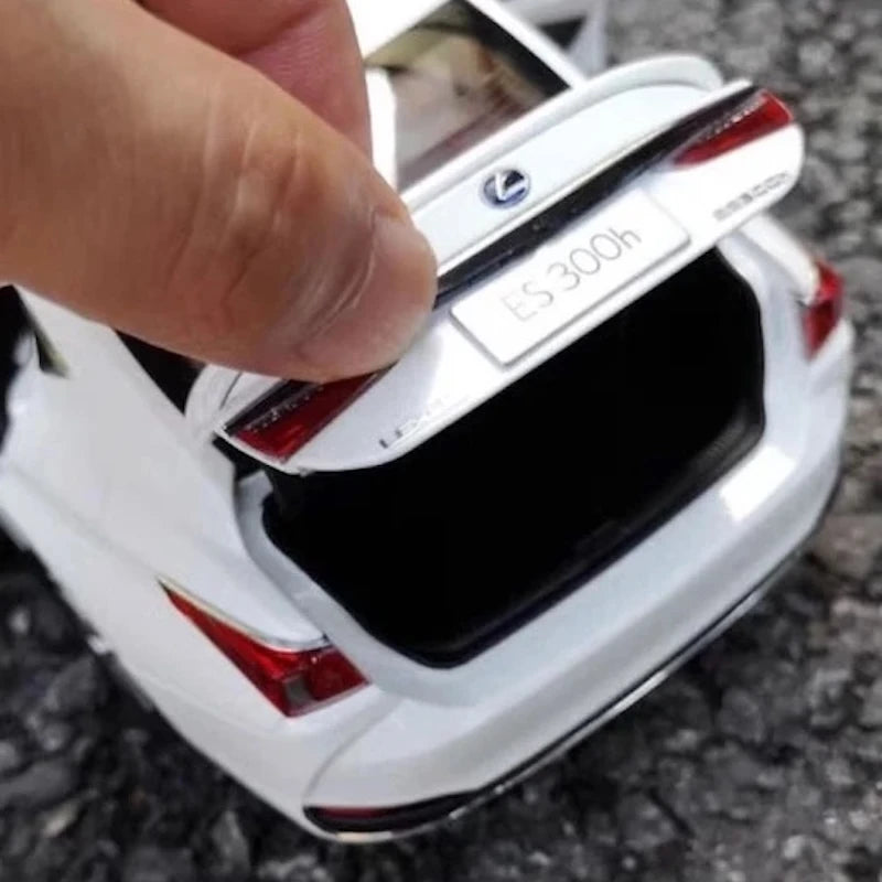 [OEM] 1:18 Lexus 2019 ES 300h White Model Car Die-Cast
