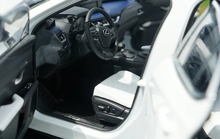 [OEM] 1:18 Lexus 2020 UX 260h bianco modellino di auto Die-Cast