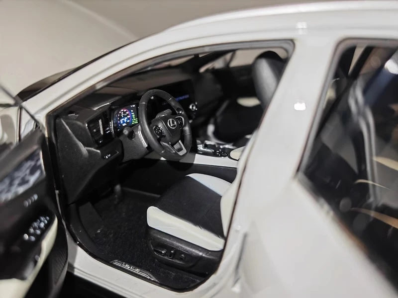 [OEM] 1:18 Lexus 2022 NX 400h White Model Car Die-Cast