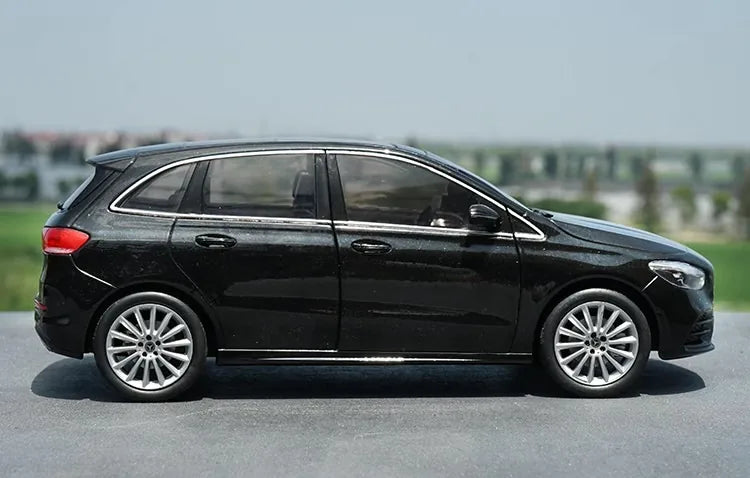 [OEM] 1:18 Mercedes-Benz 2018 B-Class nero modellino di auto Die-Cast