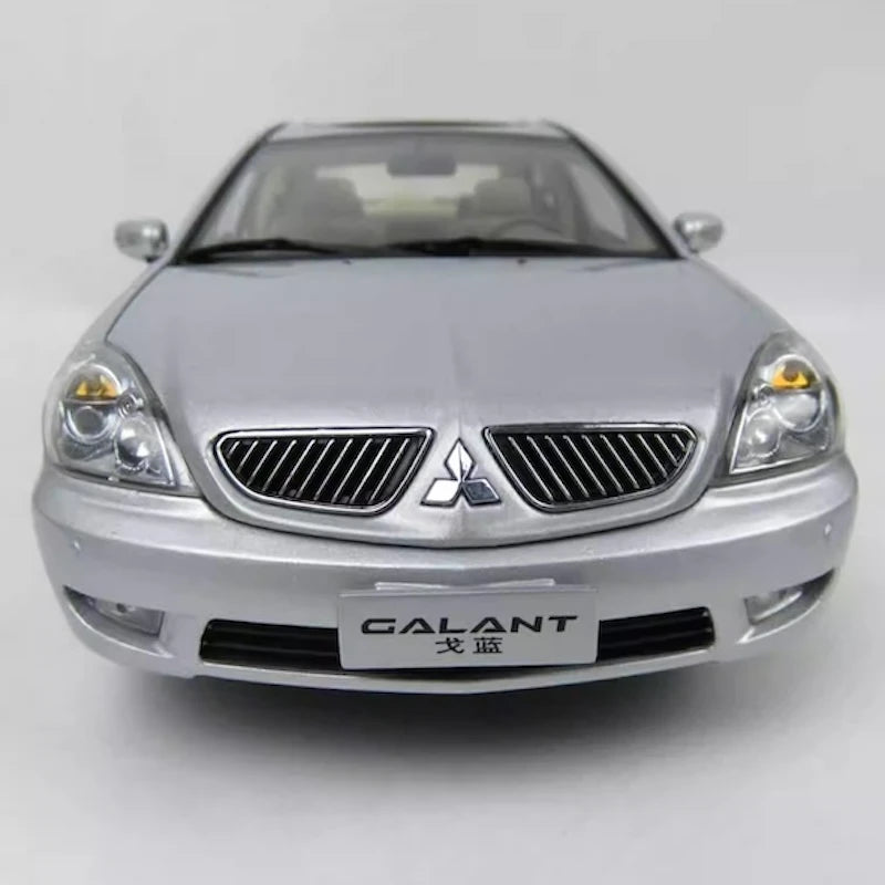 [OEM] 1:18 Mitsubishi 2005 Galant Silver Model Car Die-Cast