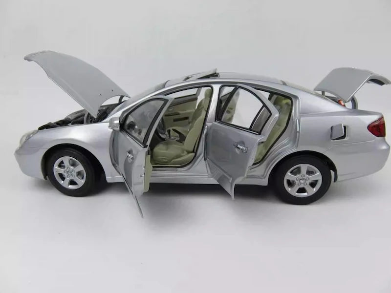 [OEM] 1:18 Mitsubishi 2005 Galant Silver Model Car Die-Cast