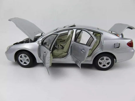 [OEM] 1:18 Mitsubishi 2005 Galant Silver Model Car Die-Cast