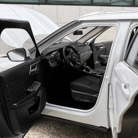 [OEM] 1:18 Mitsubishi 2021 Outlander White Model Car Die-Cast