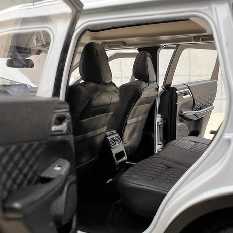 [OEM] 1:18 Mitsubishi 2021 Outlander White Model Car Die-Cast