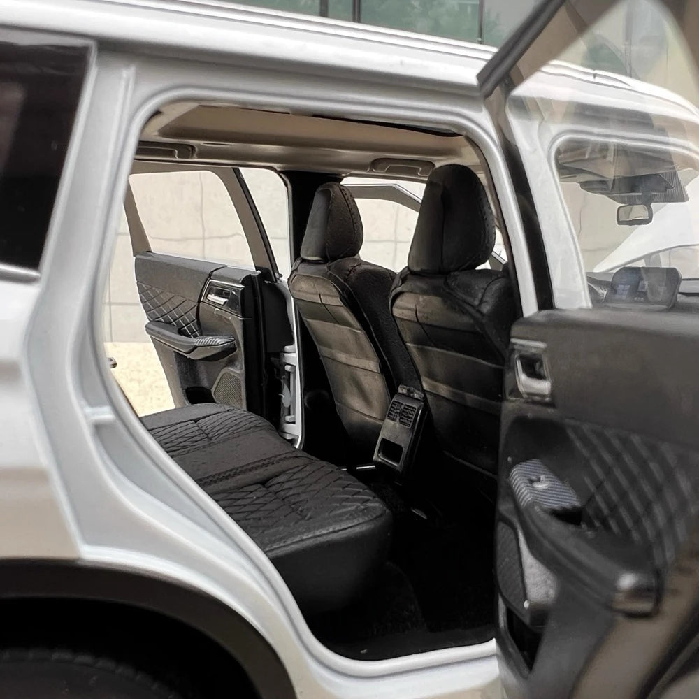 [OEM] 1:18 Mitsubishi 2021 Outlander bianco modellino di auto Die-Cast