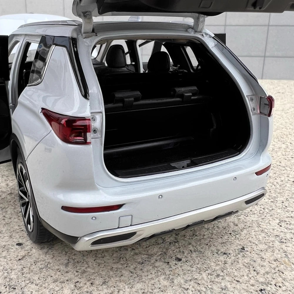 [OEM] 1:18 Mitsubishi 2021 Outlander bianco modellino di auto Die-Cast