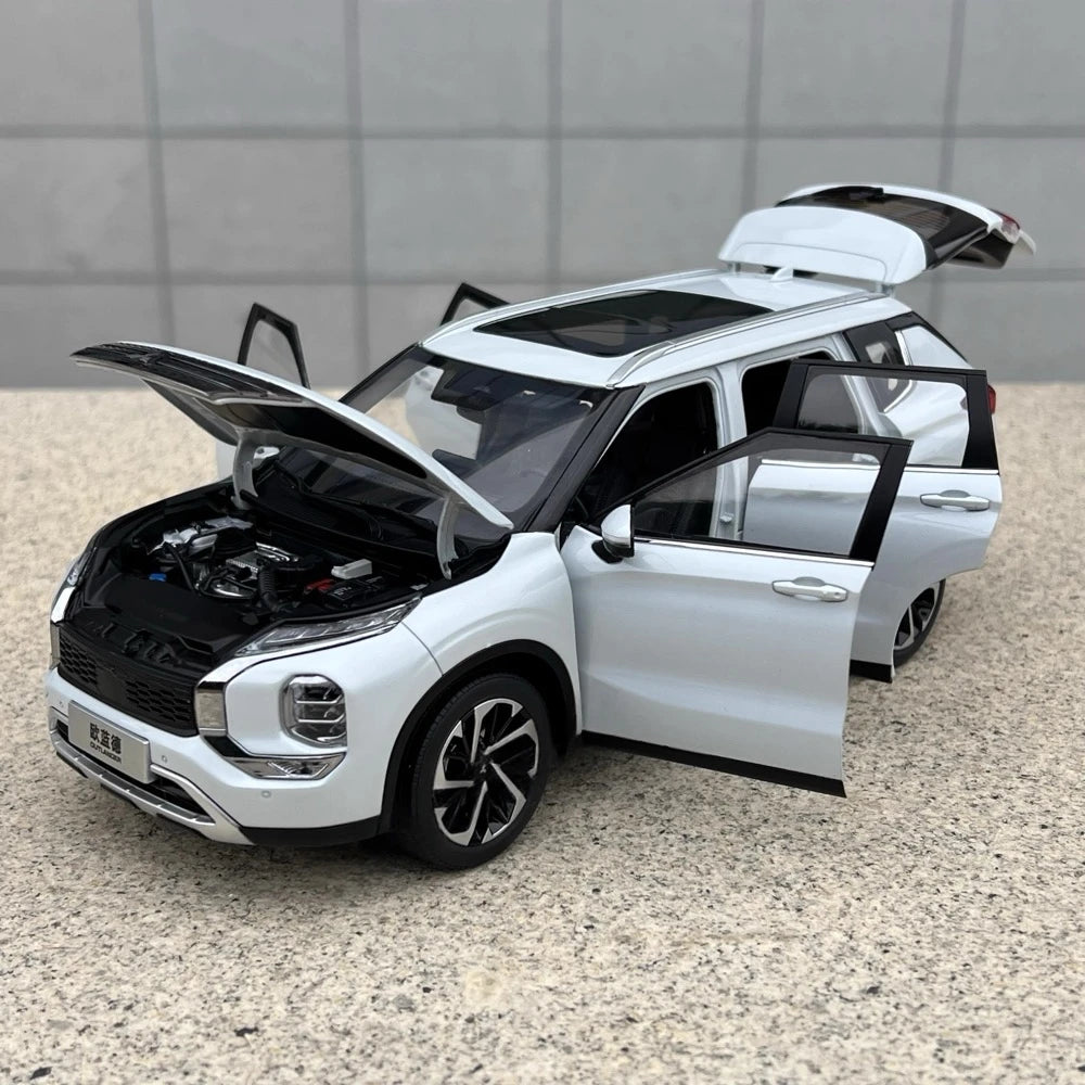 [OEM] 1:18 Mitsubishi 2021 Outlander bianco modellino di auto Die-Cast