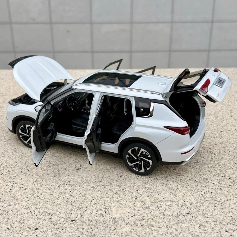 [OEM] 1:18 Mitsubishi 2021 Outlander bianco modellino di auto Die-Cast