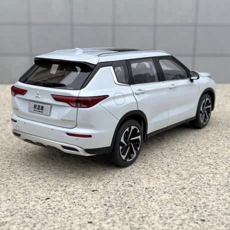 [OEM] 1:18 Mitsubishi 2021 Outlander White Model Car Die-Cast