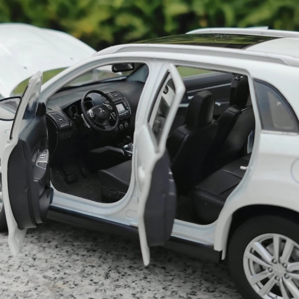 [OEM] 1:18 Mitsubishi 2013 ASX White Model Car Die-Cast