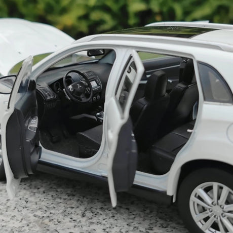 [OEM] 1:18 Mitsubishi 2013 ASX White Model Car Die-Cast