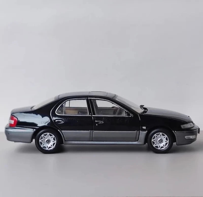 [OEM] 1:18 Nissan 2003 Bluebird G10 Black Model Car Die-Cast