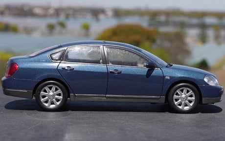 [OEM] 1:18 Nissan 2003 Teana Blue Model Car Die-Cast