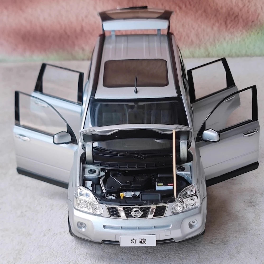 [OEM] 1:18 Nissan 2007 X-Trail zilver modelauto Die-Cast