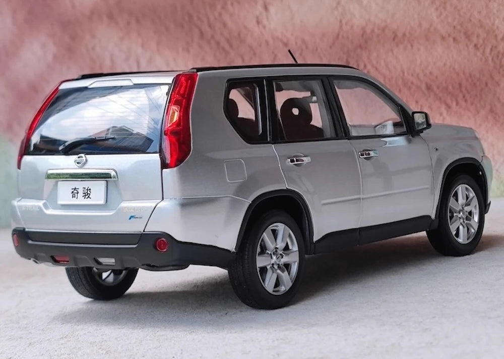 [OEM] 1:18 Nissan 2007 X-Trail zilver modelauto Die-Cast