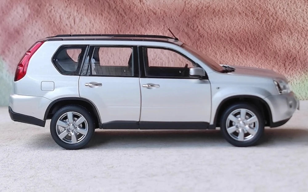 [OEM] 1:18 Nissan 2007 X-Trail zilver modelauto Die-Cast
