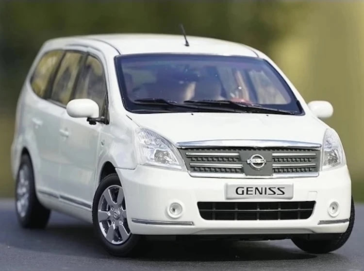 [OEM] 1:18 Nissan 2008 Livina Geniss White Model Car Die-Cast