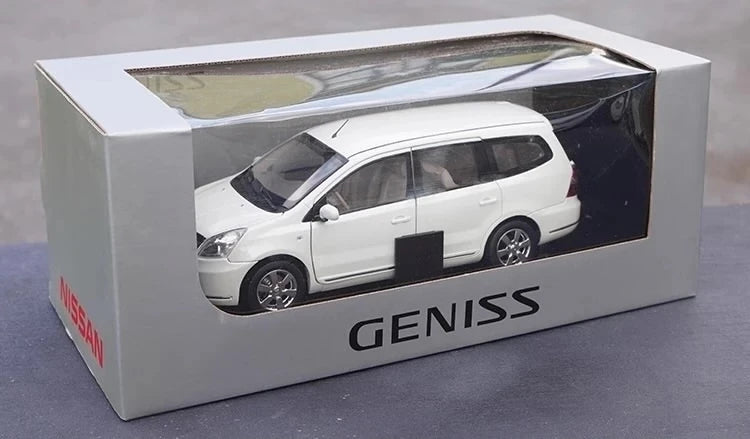 [OEM] 1:18 Nissan 2008 Livina Geniss White Model Car Die-Cast